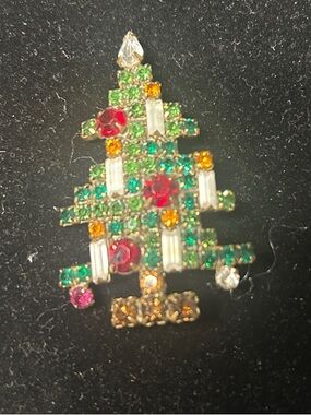 Weiss Vintage Christmas Tree Rhinestone Brooch